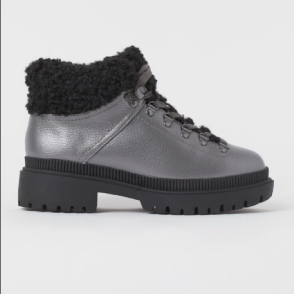 HM Boots - Picture 2 of 7